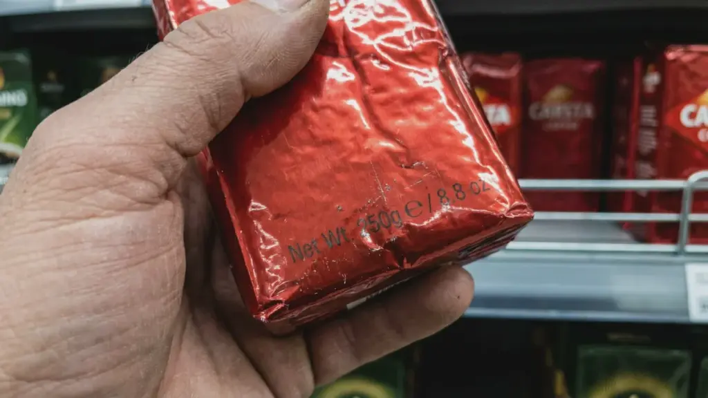 Gevalia překvapuje zákazníky trvalým zmenšením balení kávy v obchodech po globální kávové krizi.